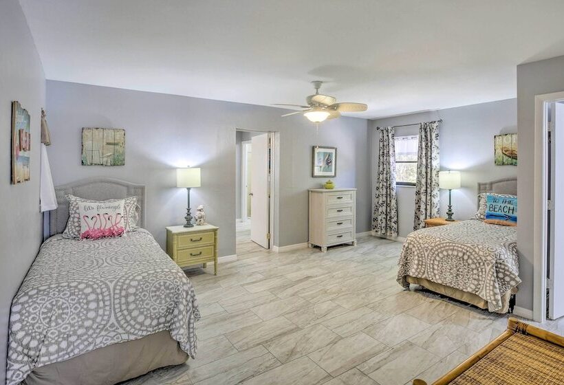 Heated Pool + Lanai: Matlacha Isles Getaway