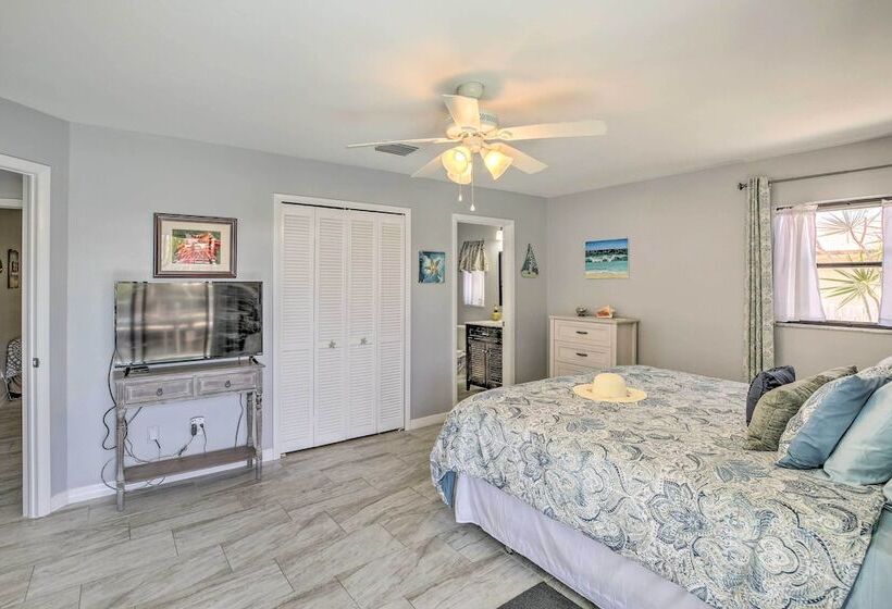 Heated Pool + Lanai: Matlacha Isles Getaway