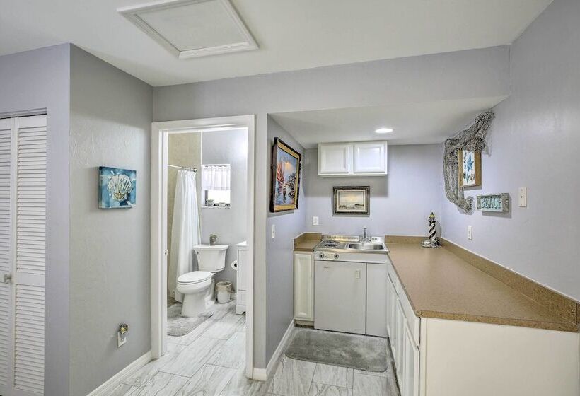 Heated Pool + Lanai: Matlacha Isles Getaway