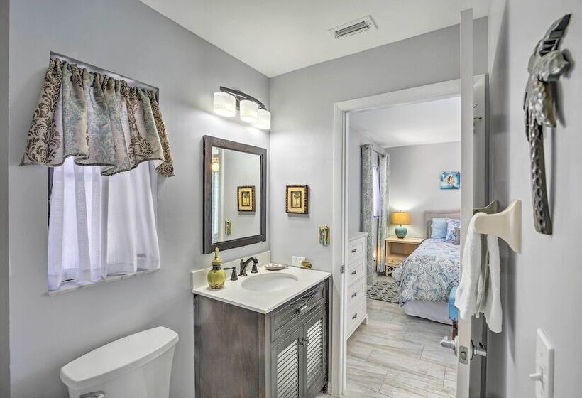 Heated Pool + Lanai: Matlacha Isles Getaway