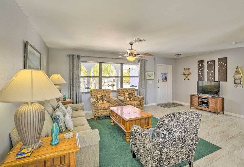 Heated Pool + Lanai: Matlacha Isles Getaway