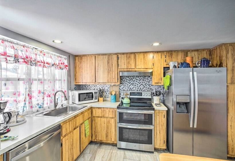 Heated Pool + Lanai: Matlacha Isles Getaway