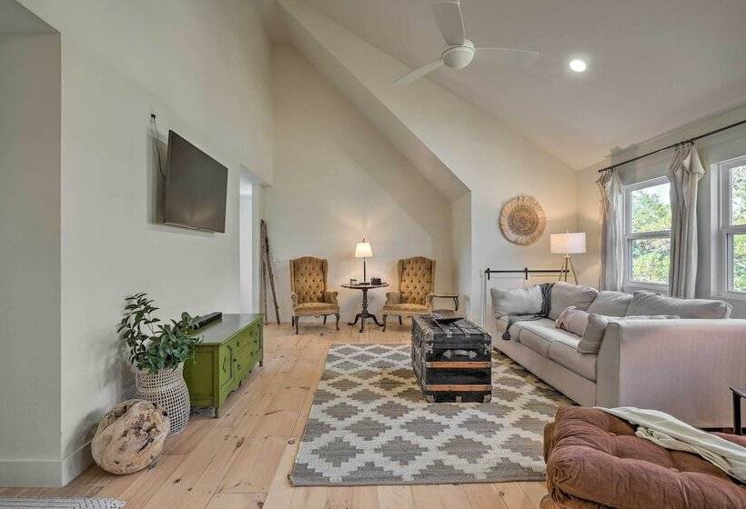 Modern Cottage Escape On Table Rock Lake!