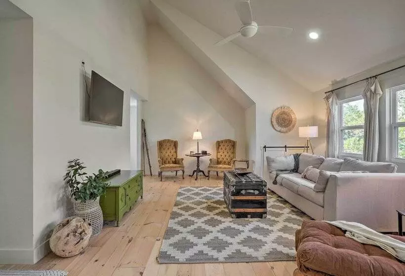 Modern Cottage Escape On Table Rock Lake!