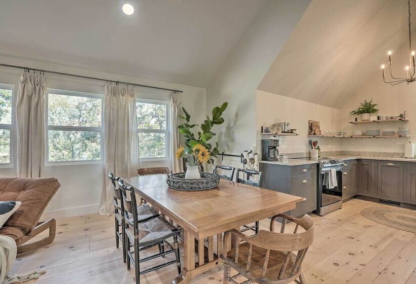 Modern Cottage Escape On Table Rock Lake!