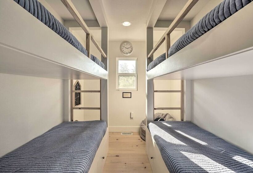 Modern Cottage Escape On Table Rock Lake!