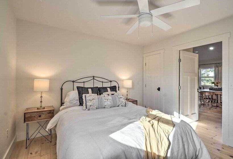 Modern Cottage Escape On Table Rock Lake!