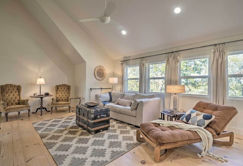 Modern Cottage Escape On Table Rock Lake!