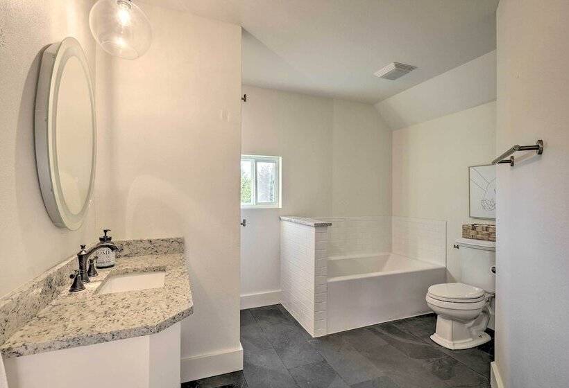 Modern Cottage Escape On Table Rock Lake!