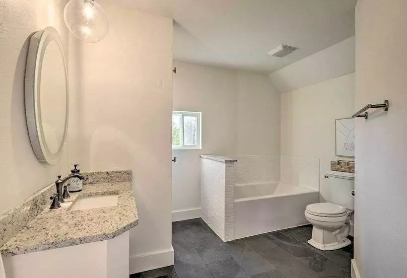 Modern Cottage Escape On Table Rock Lake!