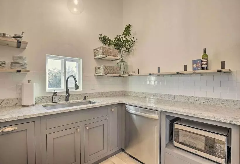 Modern Cottage Escape On Table Rock Lake!