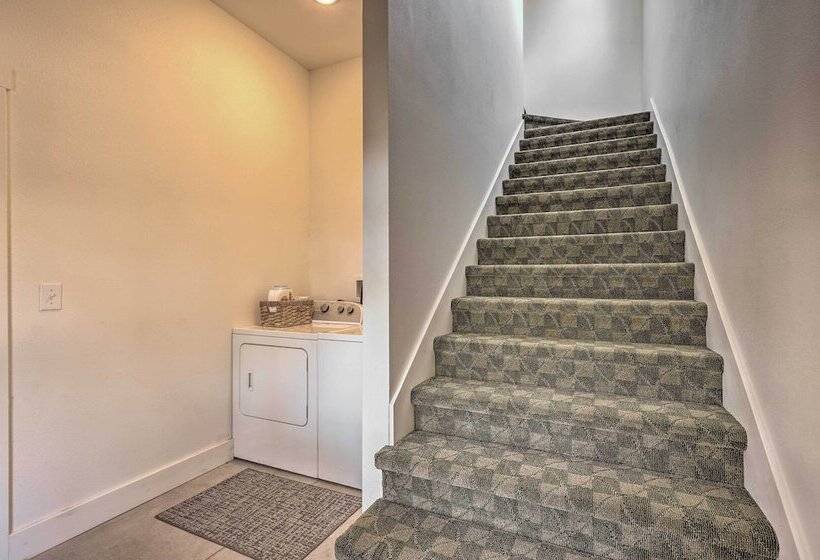 Modern Cottage Escape On Table Rock Lake!