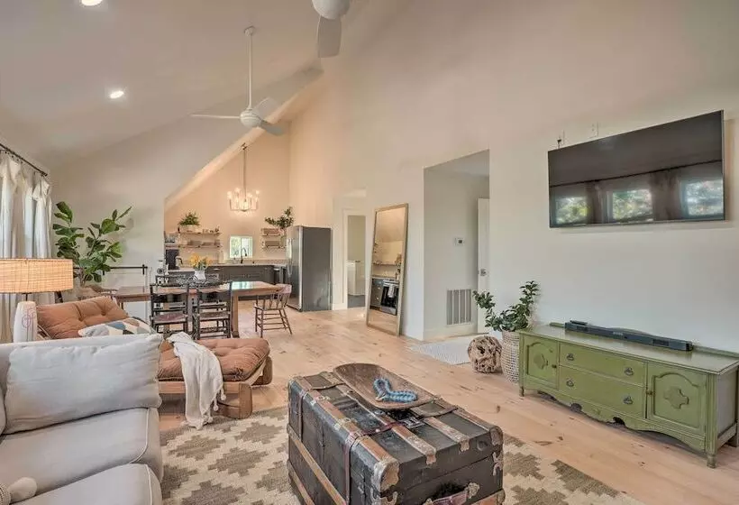 Modern Cottage Escape On Table Rock Lake!