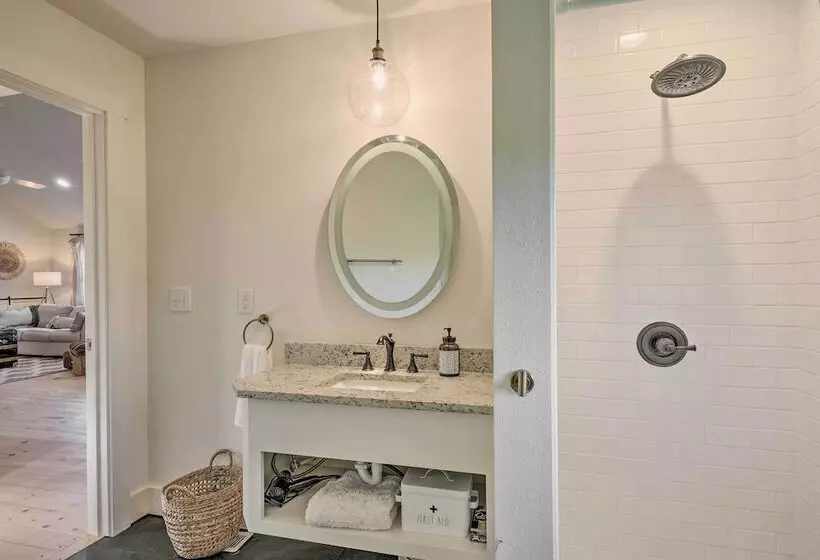 Modern Cottage Escape On Table Rock Lake!