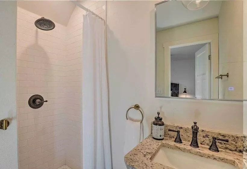 Modern Cottage Escape On Table Rock Lake!