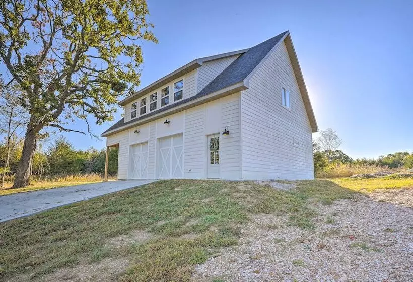 Modern Cottage Escape On Table Rock Lake!