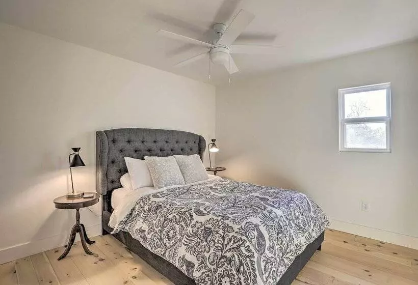 Modern Cottage Escape On Table Rock Lake!