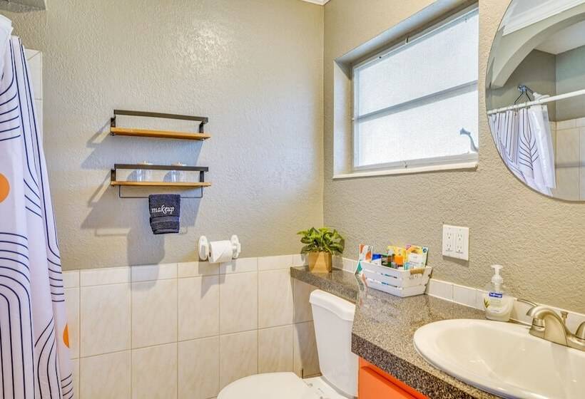 Modern Lakeland Vacation Rental: Patio & Bbq Grill