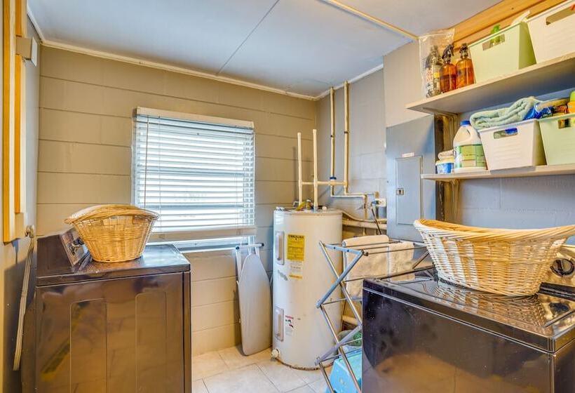 Modern Lakeland Vacation Rental: Patio & Bbq Grill