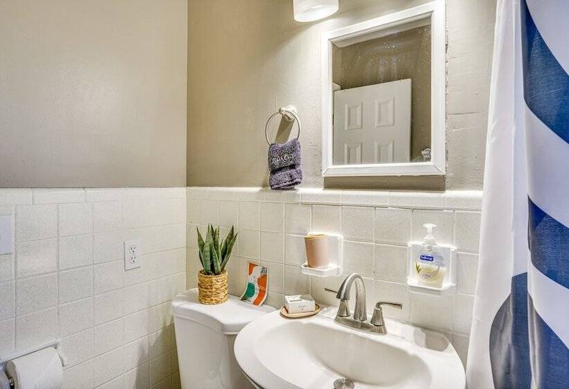 Modern Lakeland Vacation Rental: Patio & Bbq Grill