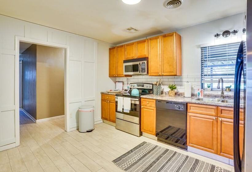 Modern Lakeland Vacation Rental: Patio & Bbq Grill