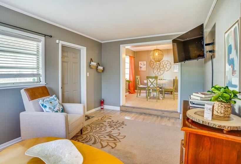 Modern Lakeland Vacation Rental: Patio & Bbq Grill