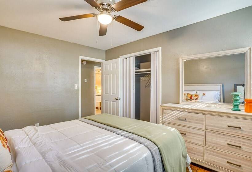 Modern Lakeland Vacation Rental: Patio & Bbq Grill