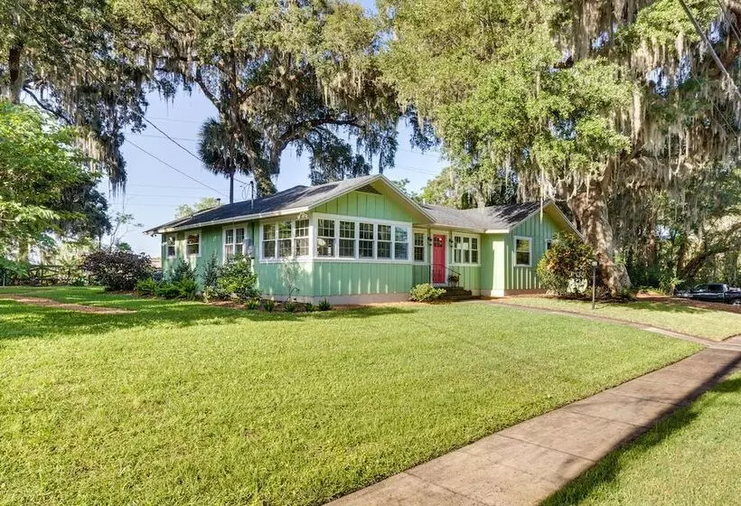 Mount Dora Tropical Escape: Steps To Lake Gertrude