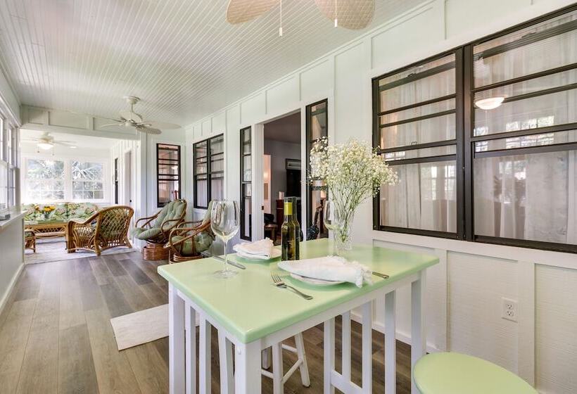 Mount Dora Tropical Escape: Steps To Lake Gertrude