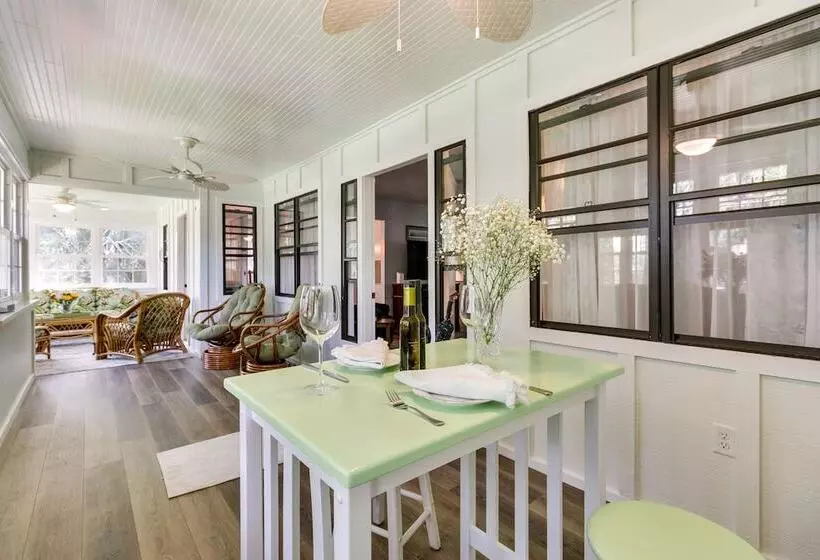 Mount Dora Tropical Escape: Steps To Lake Gertrude