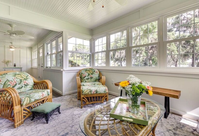 Mount Dora Tropical Escape: Steps To Lake Gertrude