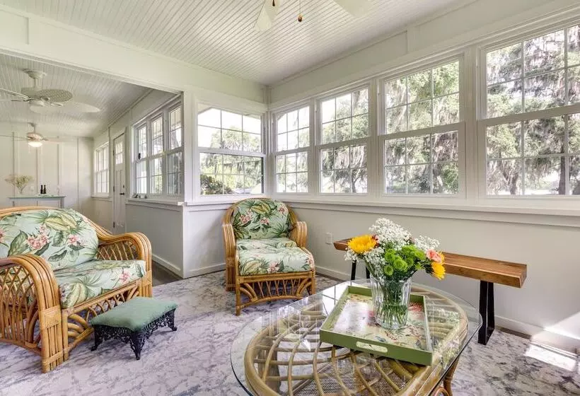Mount Dora Tropical Escape: Steps To Lake Gertrude