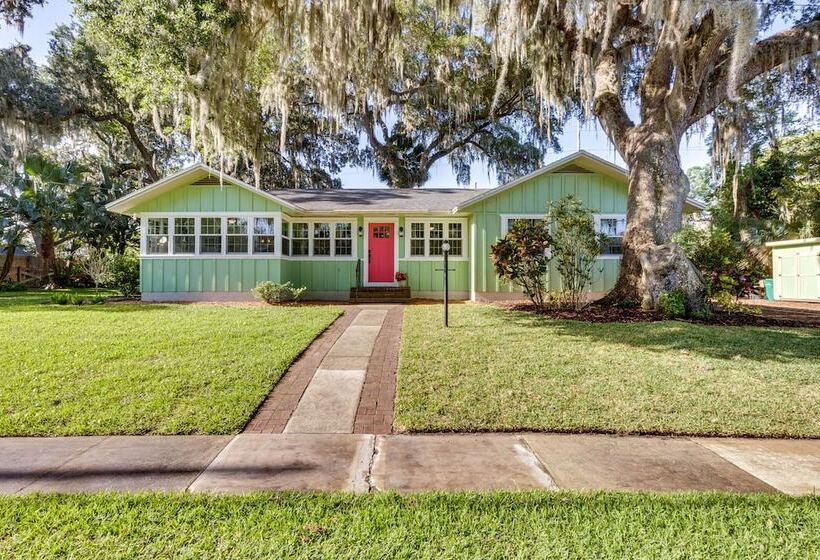 Mount Dora Tropical Escape: Steps To Lake Gertrude