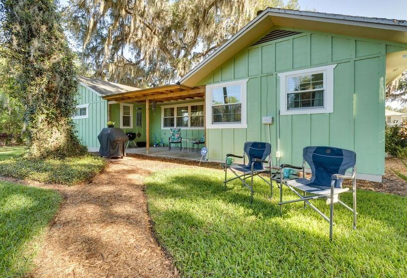 Mount Dora Tropical Escape: Steps To Lake Gertrude