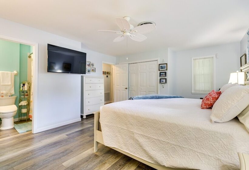 Mount Dora Tropical Escape: Steps To Lake Gertrude