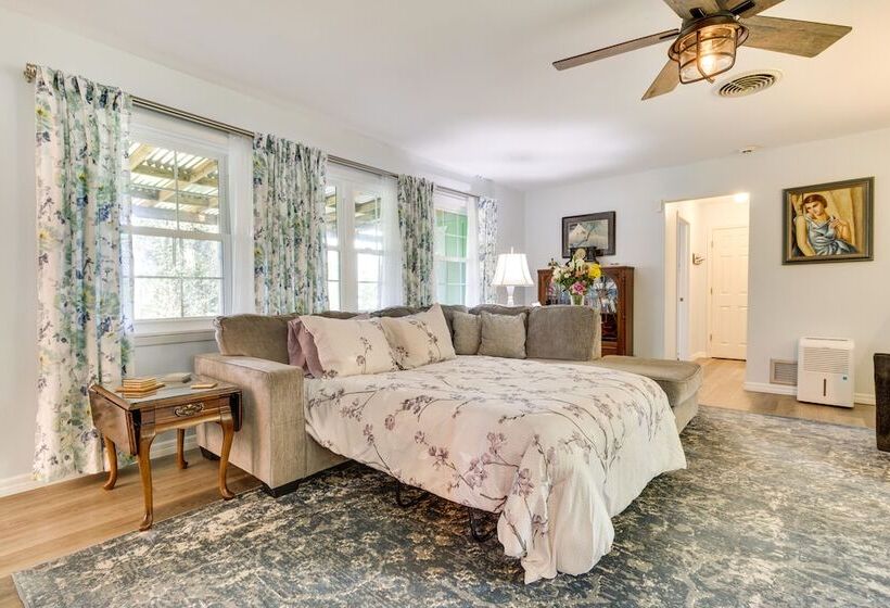 Mount Dora Tropical Escape: Steps To Lake Gertrude