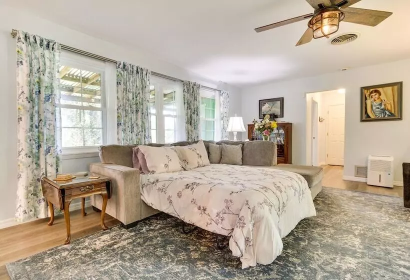 Mount Dora Tropical Escape: Steps To Lake Gertrude