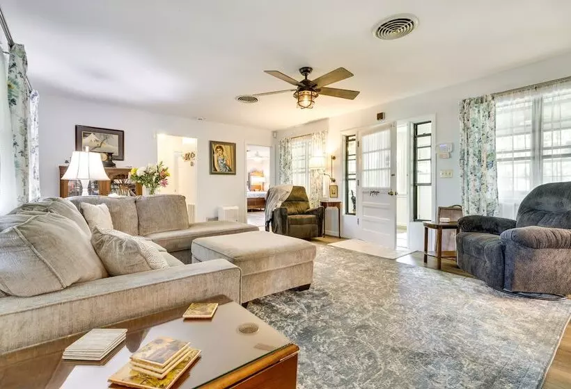 Mount Dora Tropical Escape: Steps To Lake Gertrude