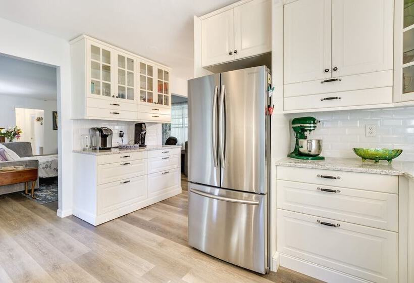 Mount Dora Tropical Escape: Steps To Lake Gertrude