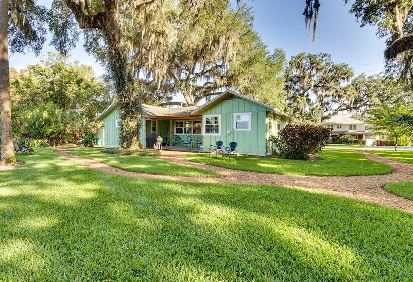 Mount Dora Tropical Escape: Steps To Lake Gertrude