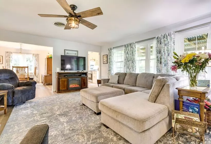 Mount Dora Tropical Escape: Steps To Lake Gertrude