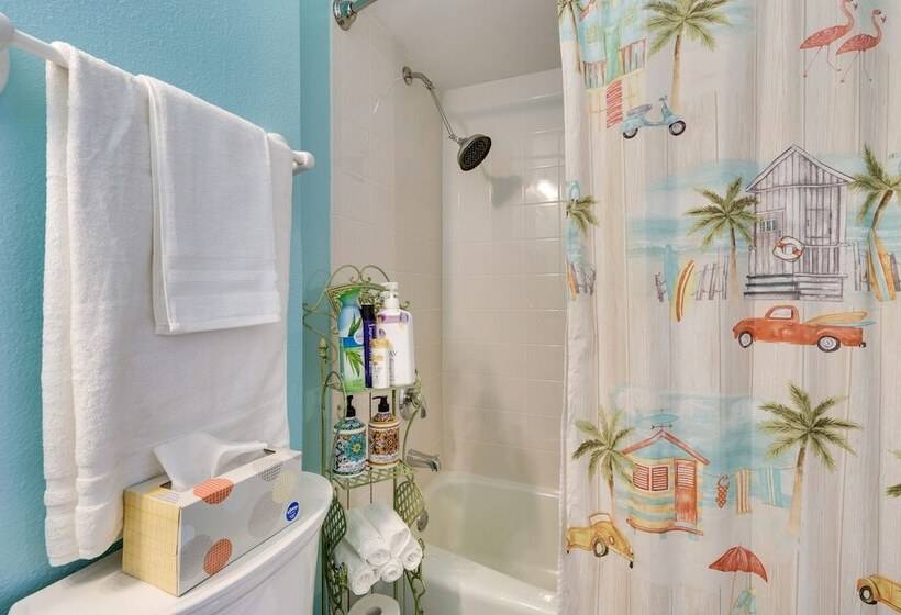 Mount Dora Tropical Escape: Steps To Lake Gertrude