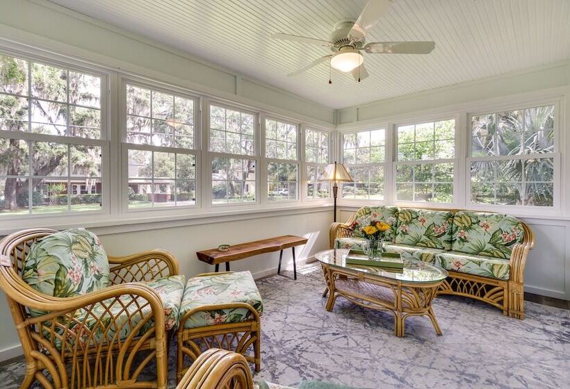 Mount Dora Tropical Escape: Steps To Lake Gertrude