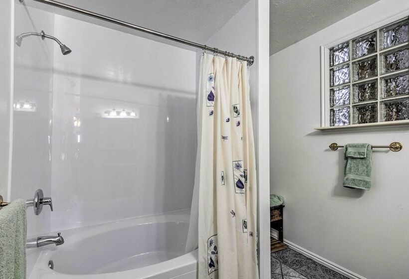 Outdoorsy Utah Paradise W/ Mountain Views!