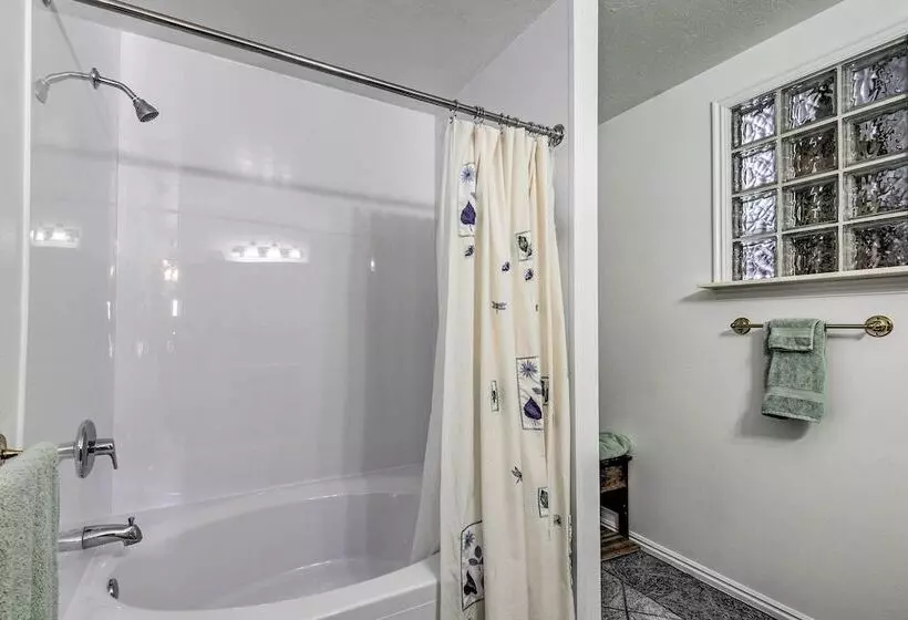 Outdoorsy Utah Paradise W/ Mountain Views!