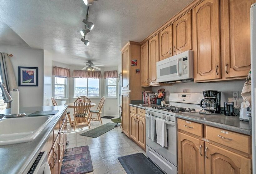 Outdoorsy Utah Paradise W/ Mountain Views!