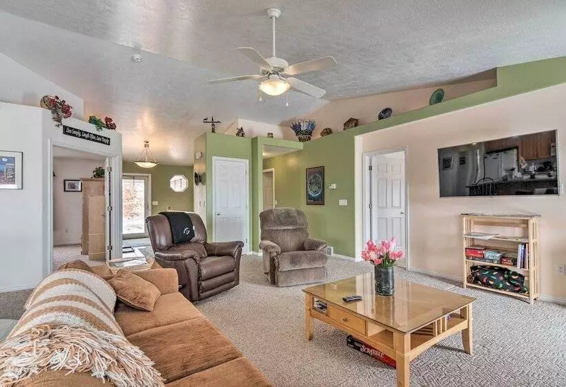 Outdoorsy Utah Paradise W/ Mountain Views!