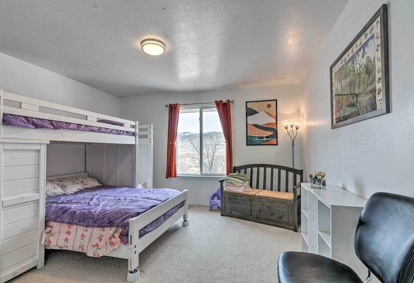 Outdoorsy Utah Paradise W/ Mountain Views!