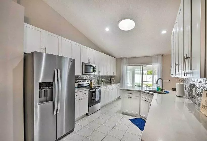 Palm Coast Retreat W/ Lanai < 8 Mi To Beach!