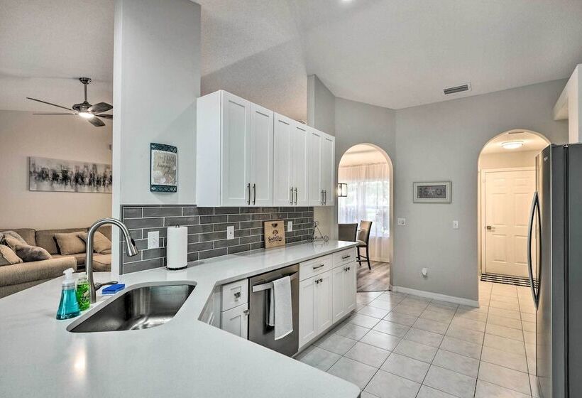 Palm Coast Retreat W/ Lanai < 8 Mi To Beach!